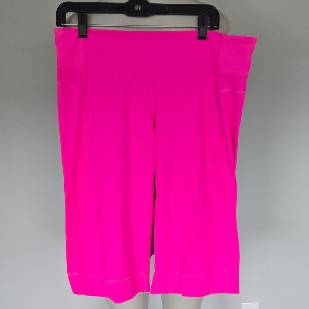 Lululemon Clamdigger II shorts -Raspberry go Lightly- size 12